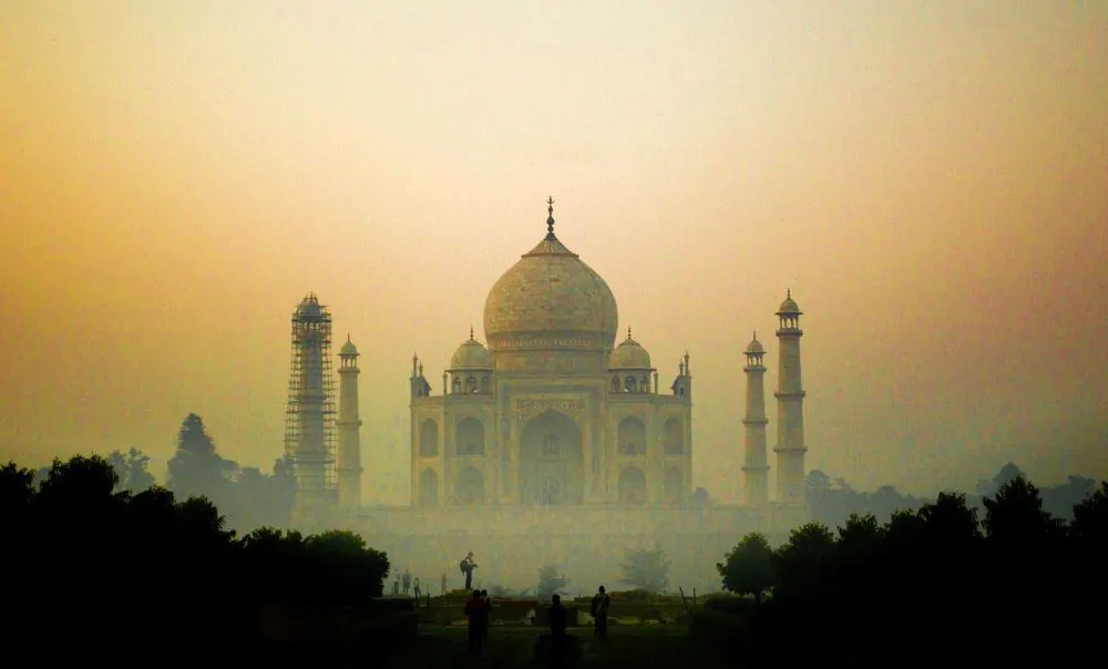 One month India itinerary featured by top travel blog, The Common Traveler. - Taj Mahal at sunrise with fog
