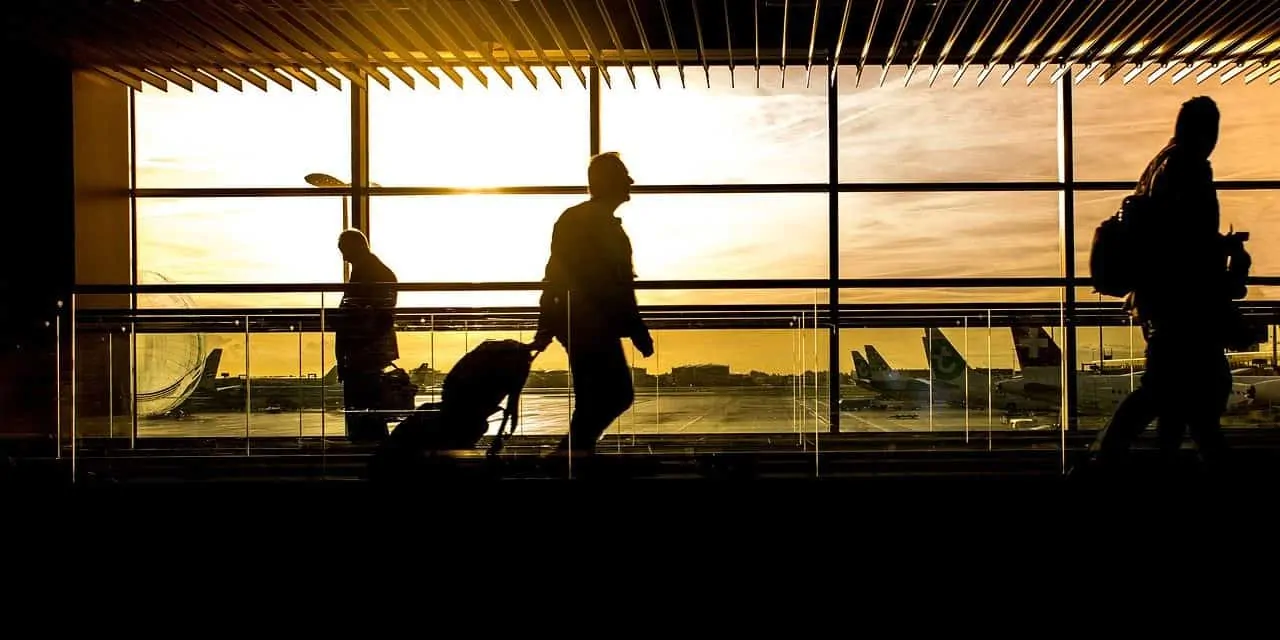 Top 5 Best Travel Hacks for Guys