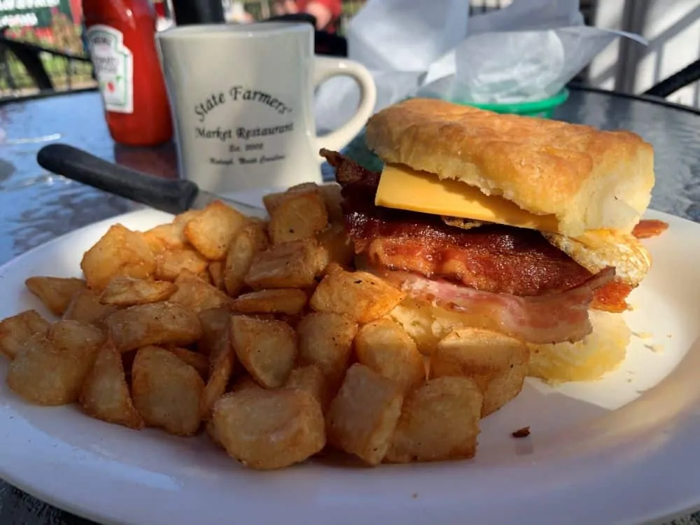 TOP 10 BEST BISCUITS IN NORTH CAROLINE YOU SHOULD TRY featured by top NC blogger, The Common Traveler: State Farmer's Market Restaurant in Raleigh