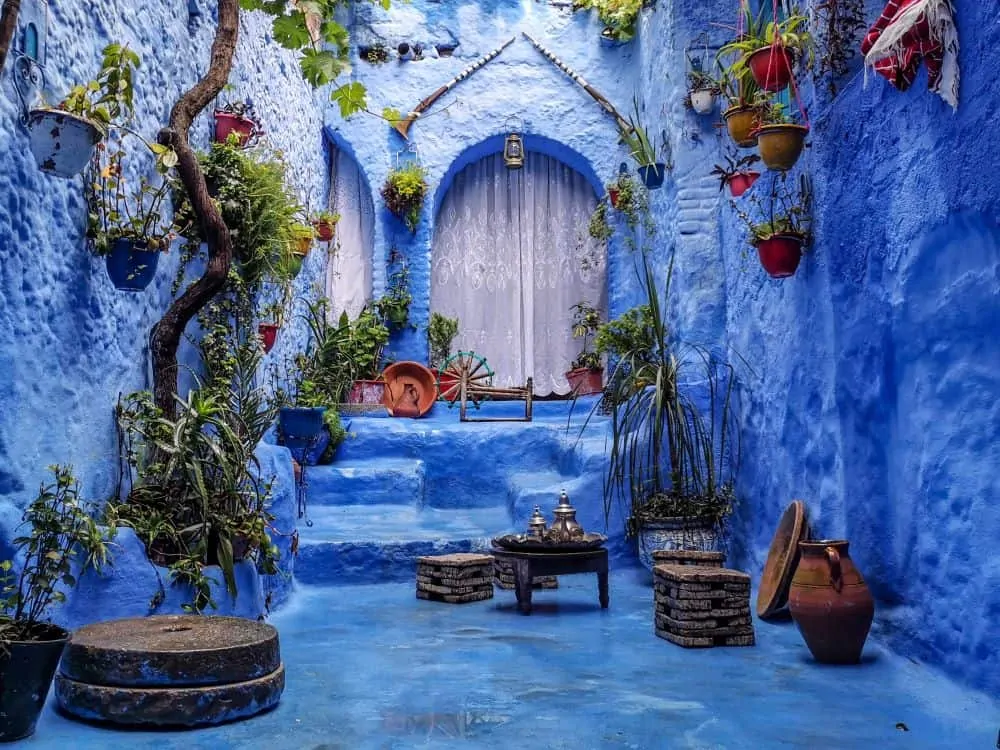 THE ULTIMATE ITINERARY FOR AN UNFORGETTABLE MOROCCO ROAD TRIP featured by top international travel blogger, The Common Traveler; image: chefchaouen, Morocco
