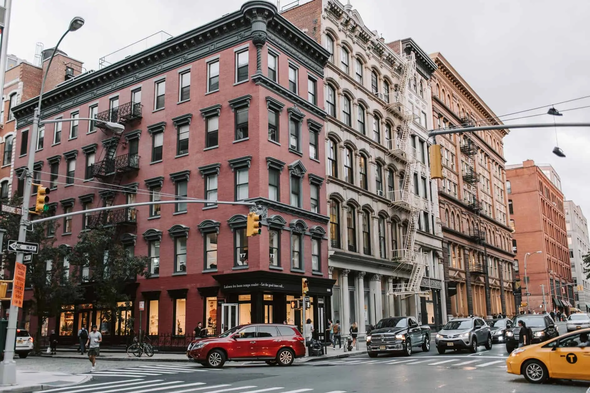 5 TOP PLACES TO VISIT IN NEW YORK CITY AT LEAST ONCE  featured by top US travel blogger, The Common Traveler: image of Soho