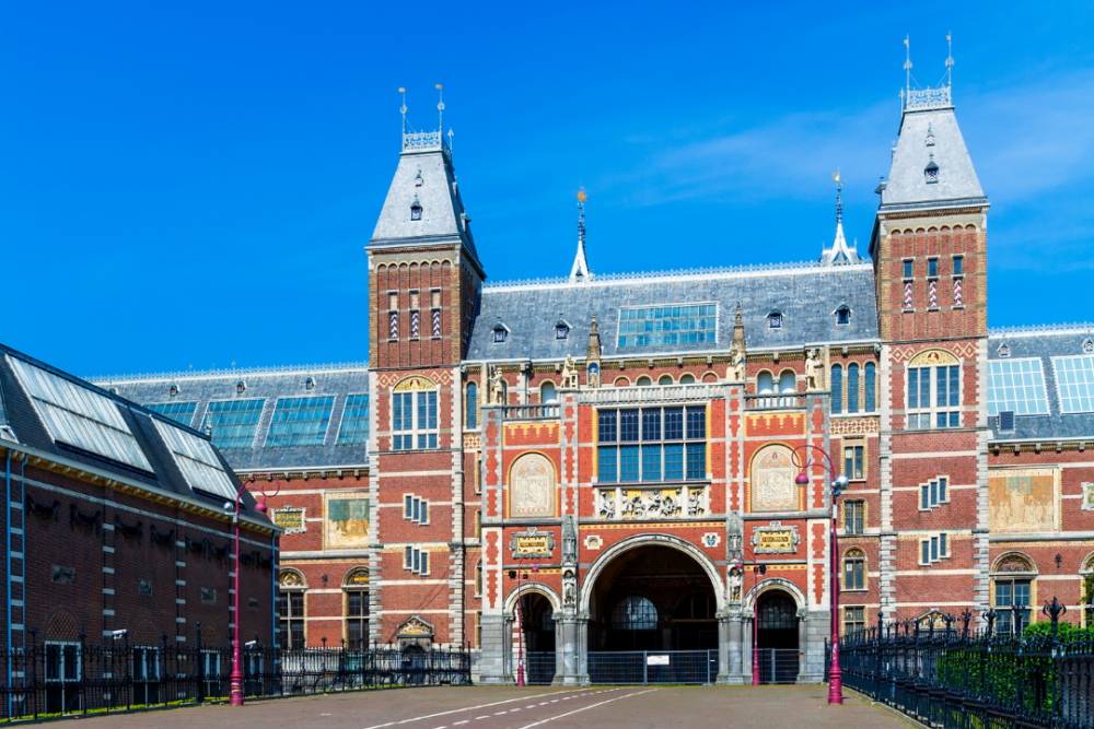 Best Sights in the Netherlands | The Common Traveler | The Rijksmuseum |Things to see in the Netherlands by popular US international blog, The Common Traveler: image of the Rijksmuseum. 