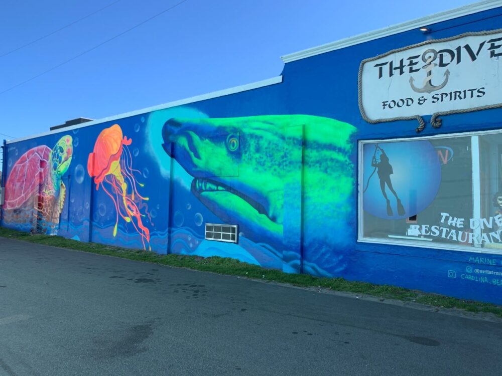 13 CAROLINA BEACH MURALS TO VISIT featured by top NC travel blogger, The Common Traveler | Marine Magic