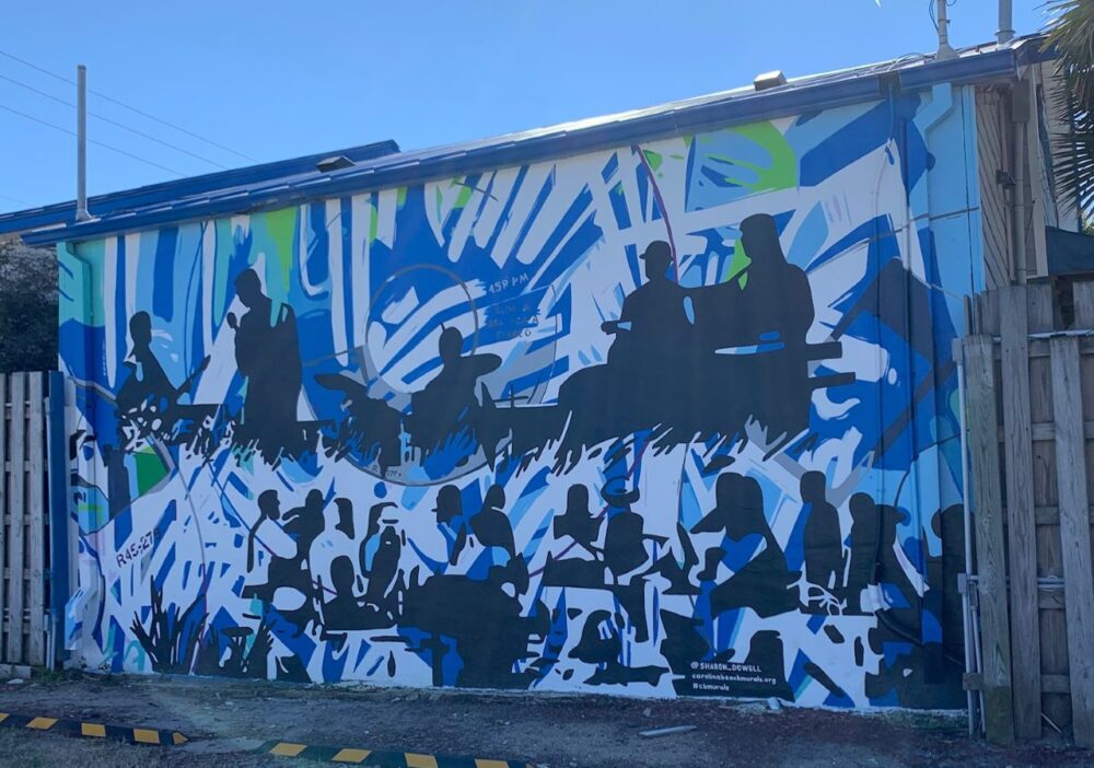 13 CAROLINA BEACH MURALS TO VISIT featured by top NC travel blogger, The Common Traveler | Record Weekend