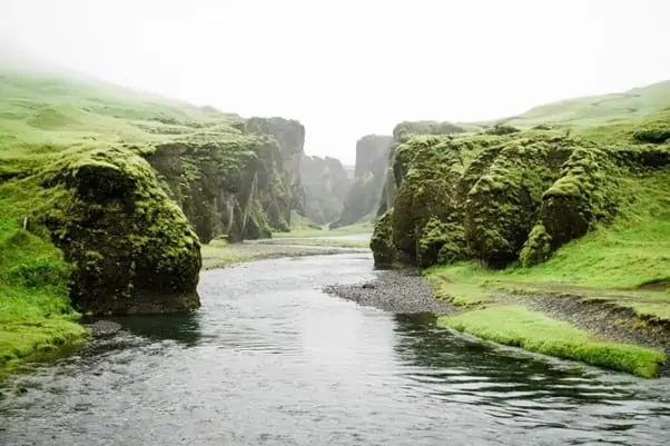 Top 5 Best Places to Go White Water Rafting featured by top travel blogger, The Common Traveler.