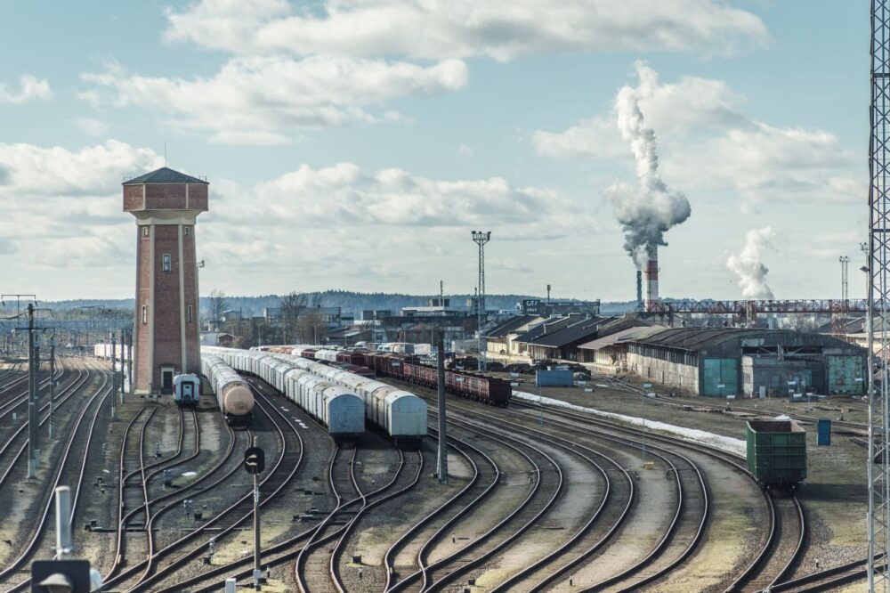The Common Traveler: How to Get from Vilnius to Riga | image: train tracks at Vilnius train station
