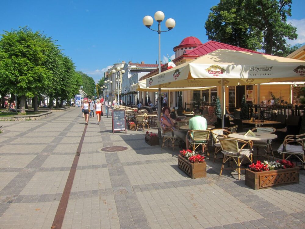 Best Day Trips from Riga, Latvia | image: cafes on pedestrian street in Jurmala
