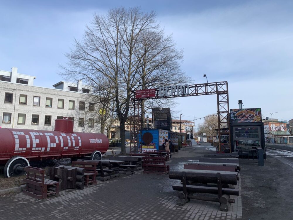 Best Things to do in Tallinn | The Common Traveler | image: Depoo food trucks and tables