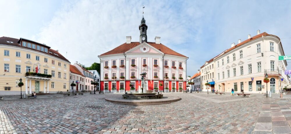 Best Things to do in Tallinn | The Common Traveler | image: buildings around Town Hall square
