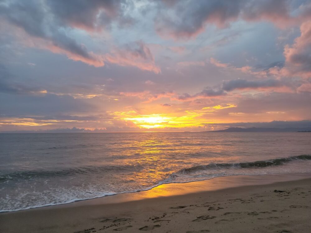 4 Days in Puerto Vallarta | The Common Traveler | image: sunset over beach in Puerto Vallarta