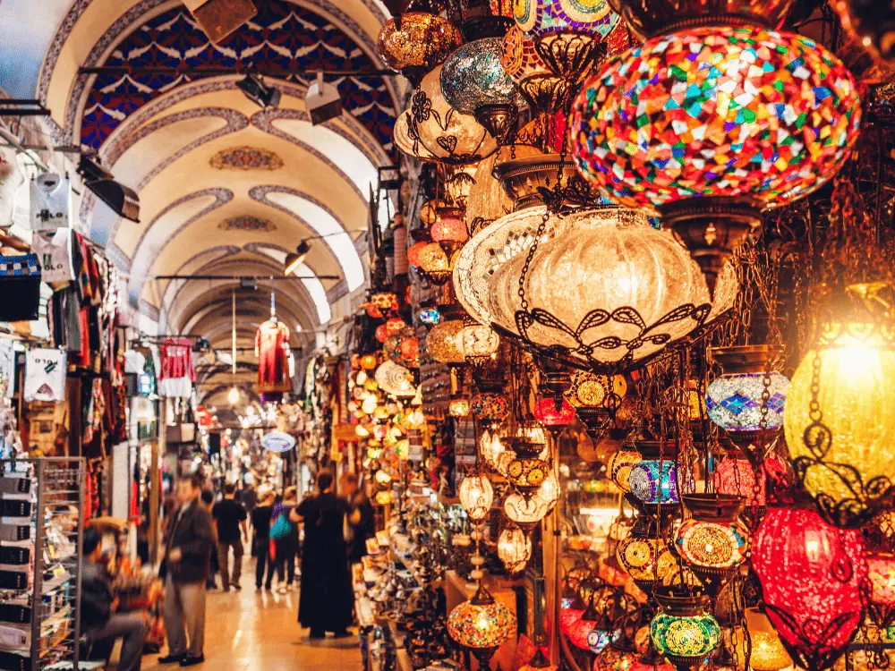 Layover in Istanbul | The Common Traveler | image: colorful lamps at market