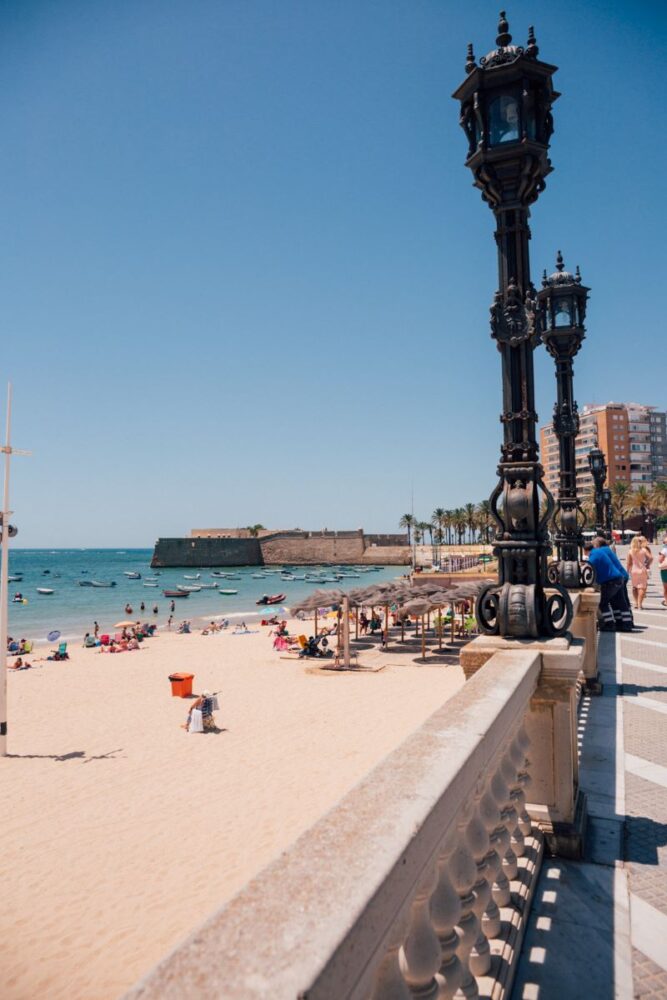8 Reasons to Visit Cadiz in Spain | The Common Traveler | image: seaside of Cadiz, Spain with boats in water
