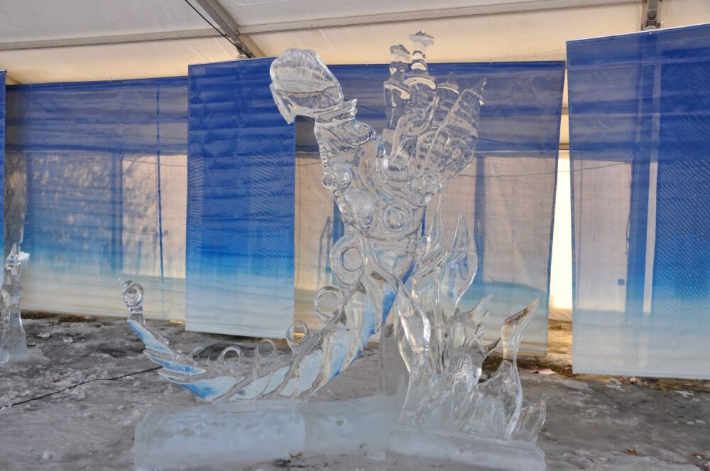 16 Best Things to do in Ottawa, Canada | The Common Traveler | image: ice sculpture