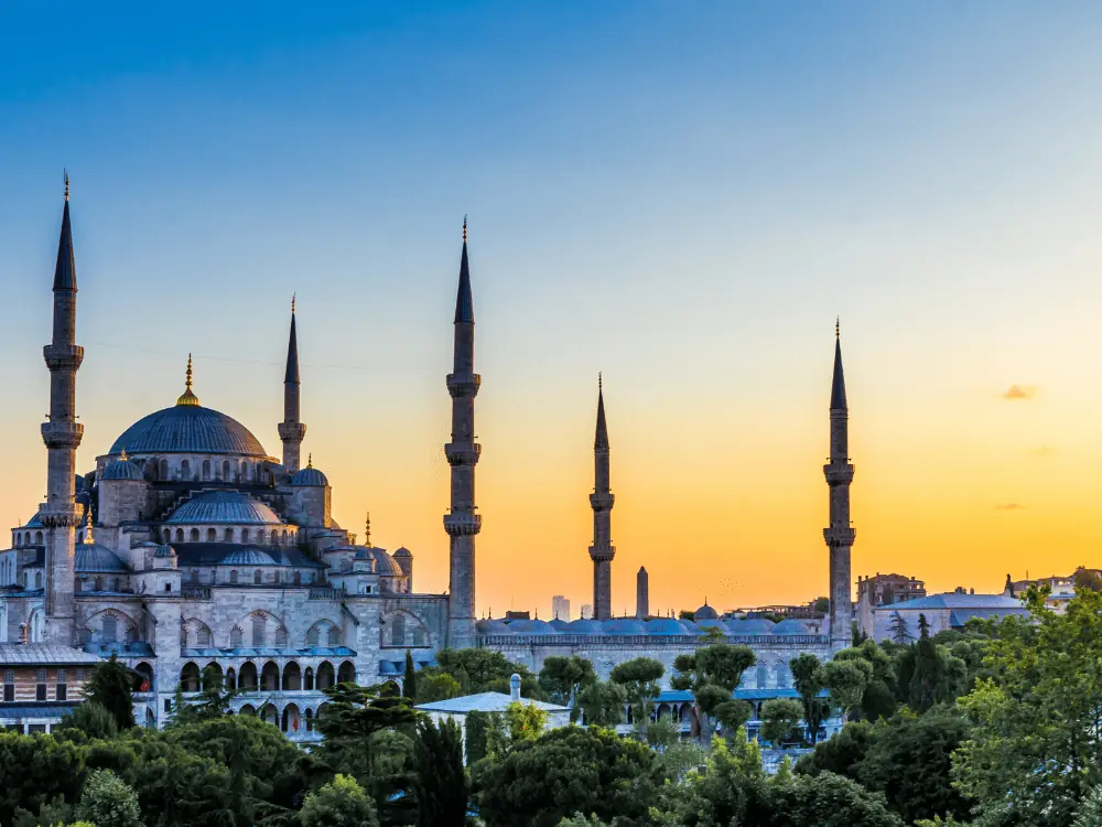 Layover in Istanbul | The Common Traveler | image: Hagia Sophia at sunrise