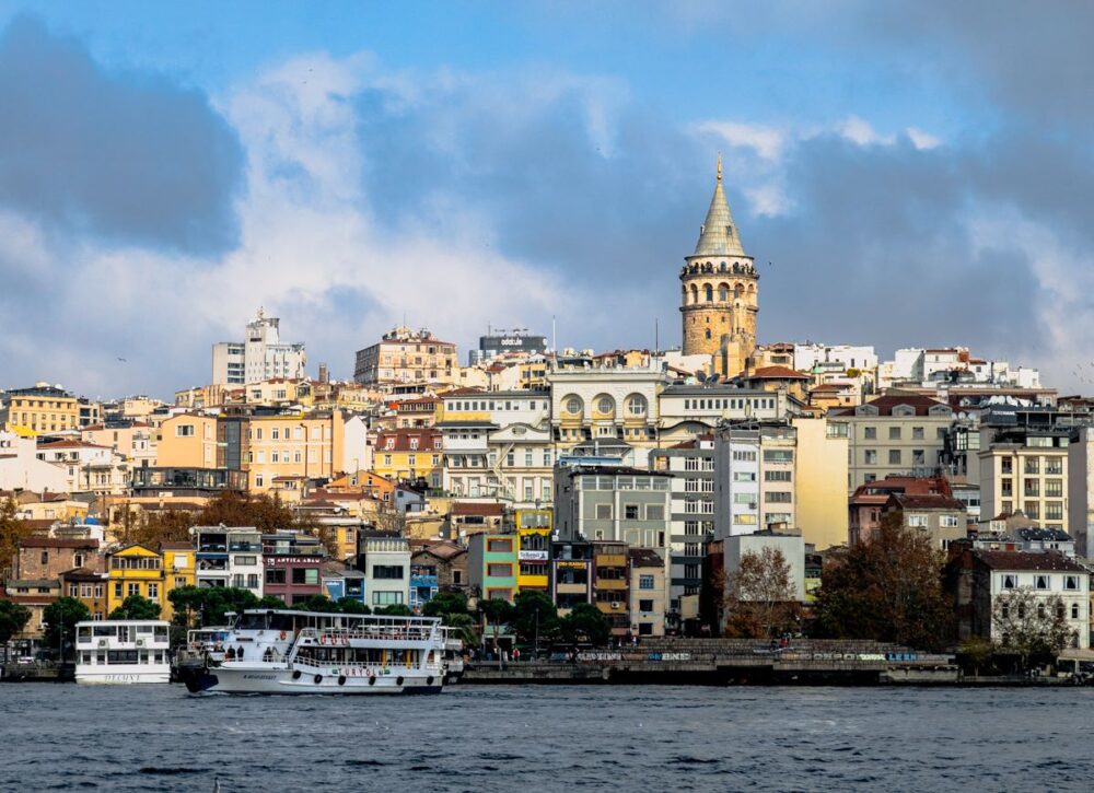 2 Week Turkey Itinerary | The Common Traveler | image: Galata Tower, Istanbul