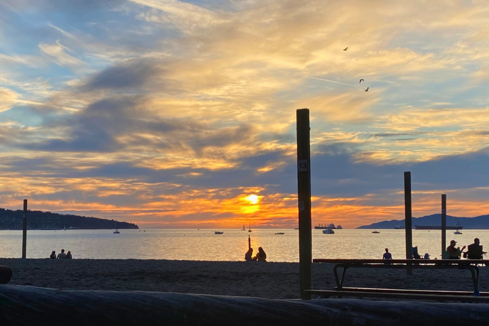 21 Best Things to Do in Vancouver | The Common Traveler | image: people on beach in Vancouver at sunset