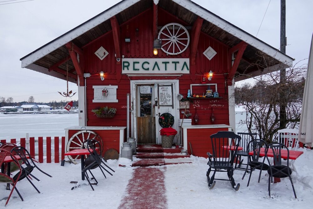 Best Things to Do in Helsinki | The Common Traveler | image: red building Regatta Cafe
