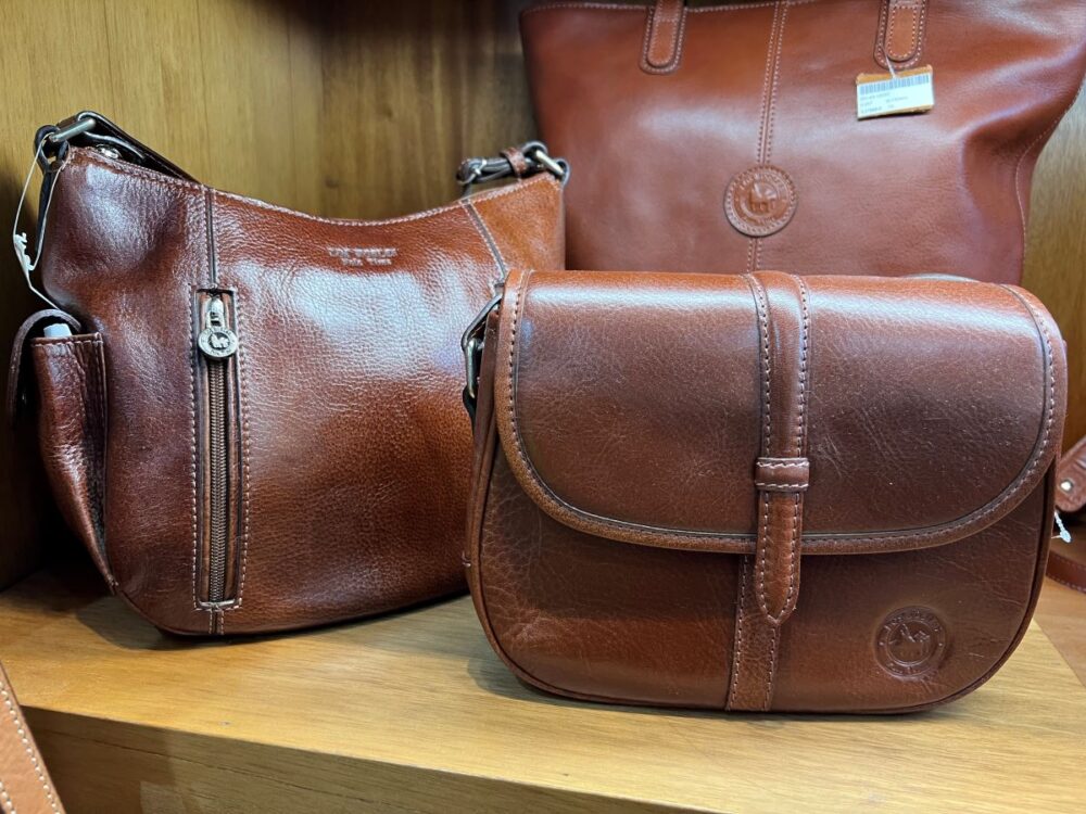 Best Souvenirs From Argentina | The Common Traveler | image: brown leather handbags