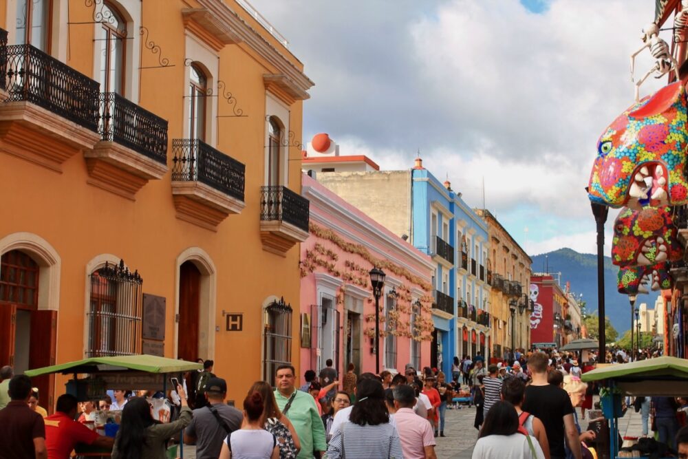 Things to Do in Oaxaca Mexico | The Common Traveler | image: colorful buildings in Oaxaca City