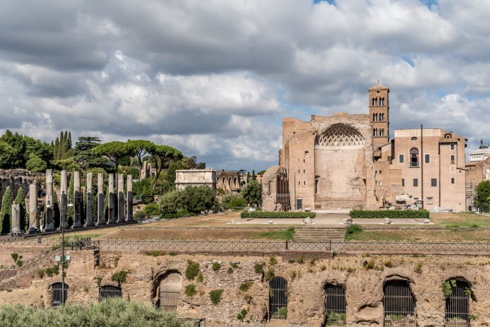 16 Best Things to Do in Rome for First-Time Visitors | The Common Traveler | image: ruins at Palatine Hill