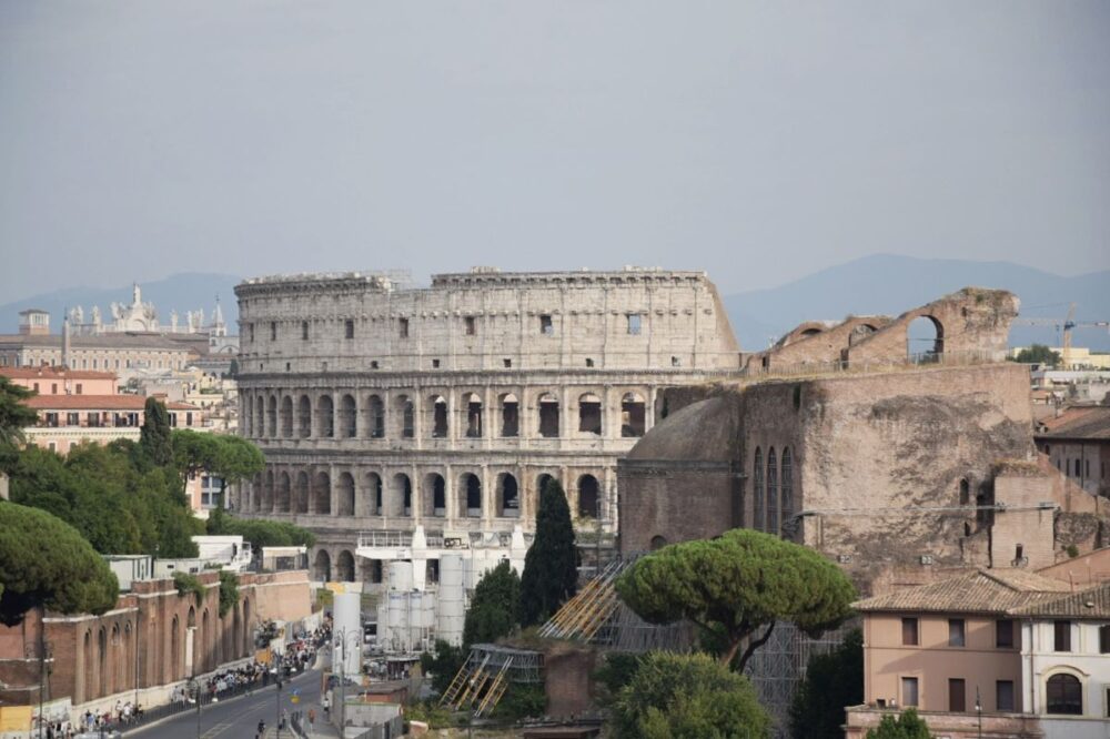 Guide to Carnival in Rome | The Common Traveler | image: Roman Colisseum
