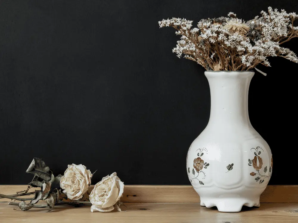 15 Best Souvenirs From Hungary | The Common Traveler | image: white Herend vase