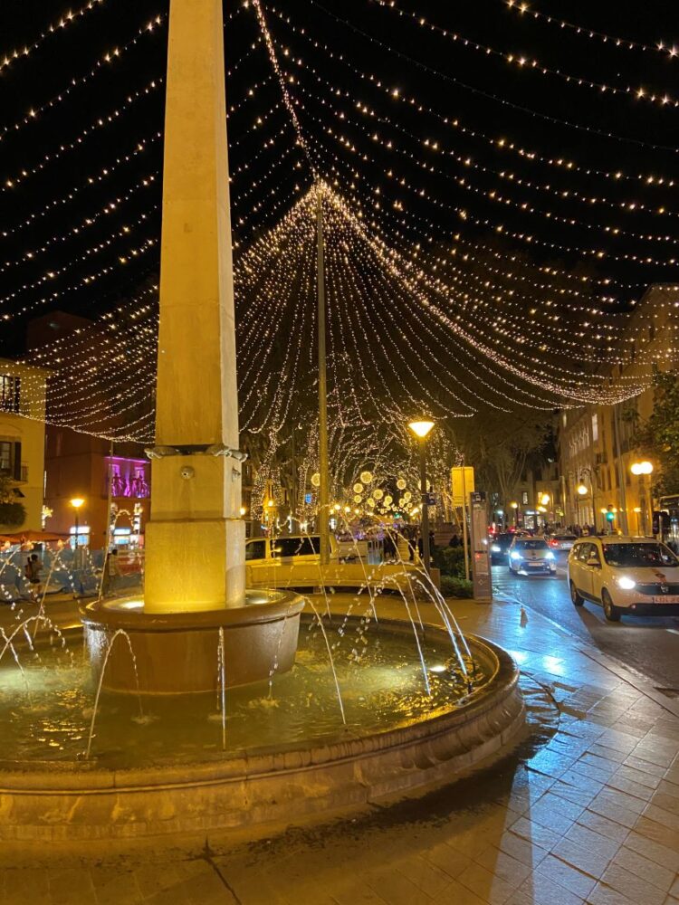 Best Things to Do in Mallorca Spain | The Common Traveler | image: Christmas decorations in Mallorca