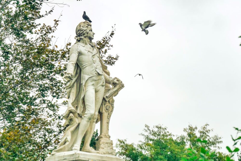 20 Best Tips for Visiting Vienna | The Common Traveler | image: Mozart statue with birds