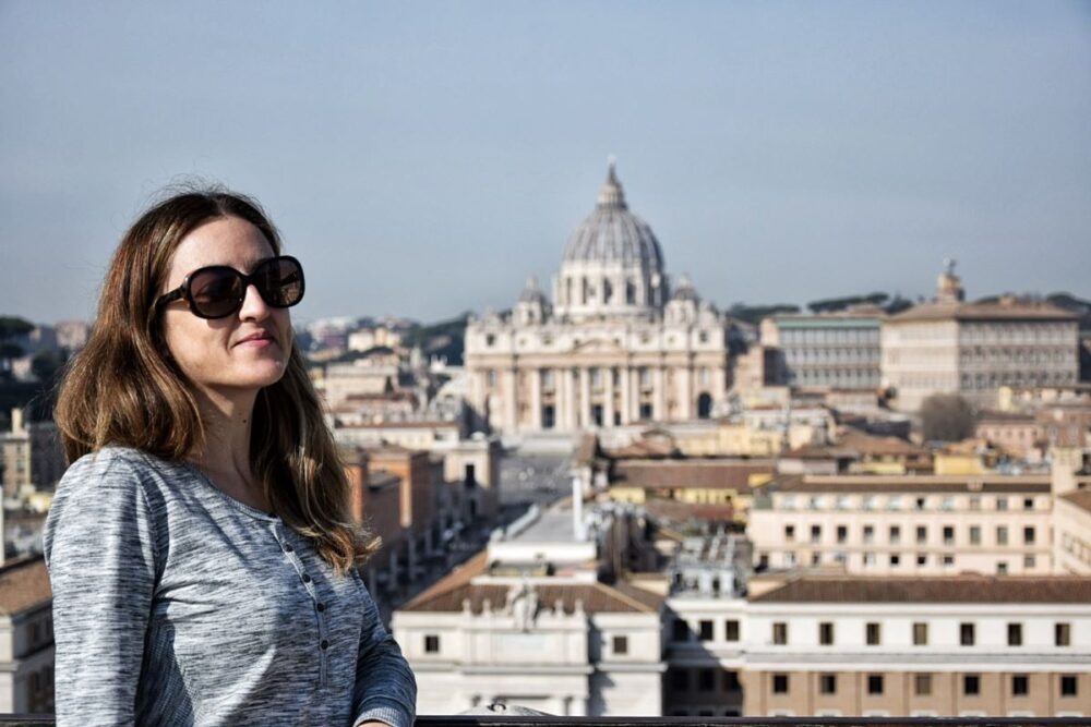 Guide to Carnival in Rome | The Common Traveler | image: woman with Vatican in background