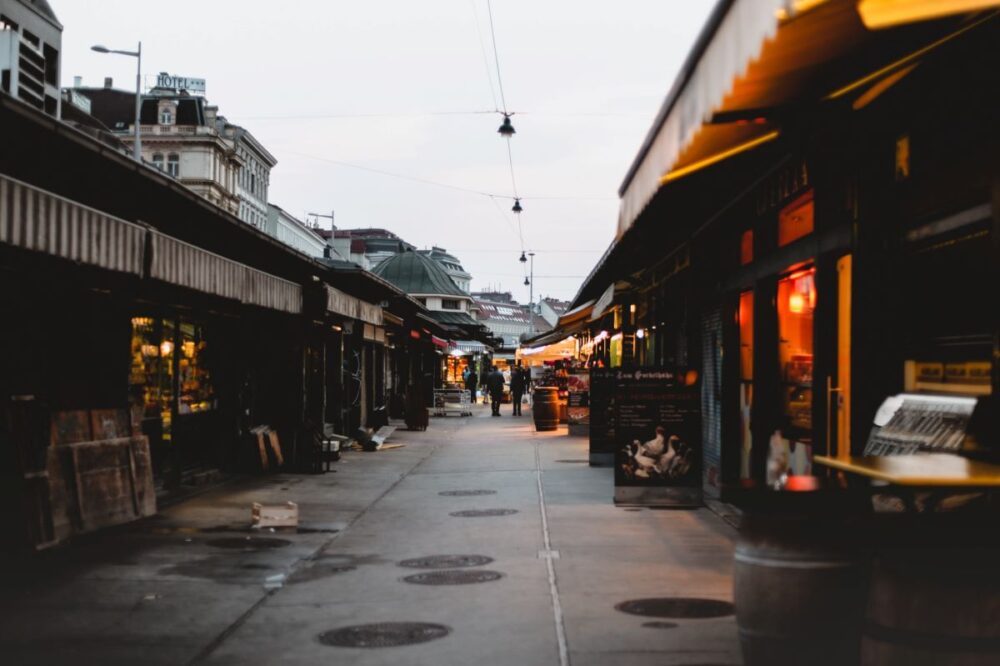 20 Best Tips for Visiting Vienna | The Common Traveler | image: Naschmarkt
