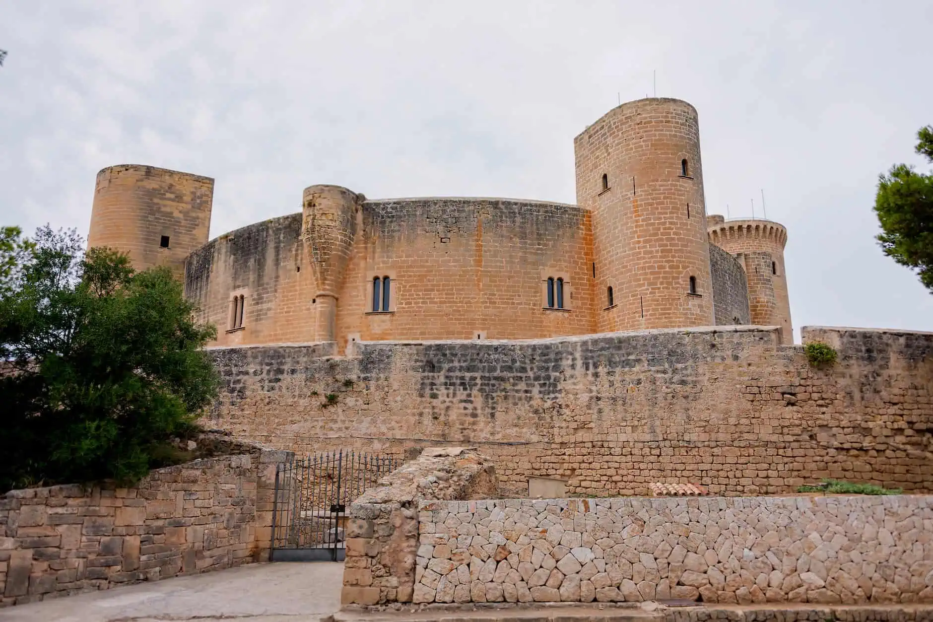 Best Things to Do in Mallorca Spain | The Common Traveler | image: castell de bellver