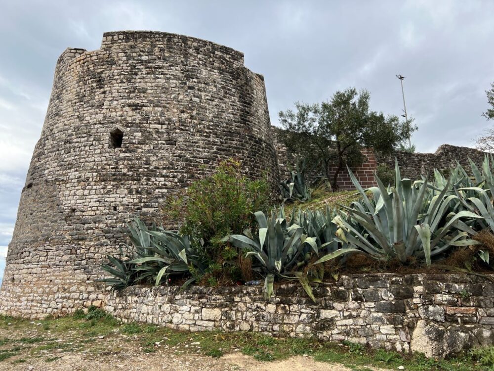 Port Day Guide: Saranda, Albania | The Common Traveler | image: Lekuresi Castle