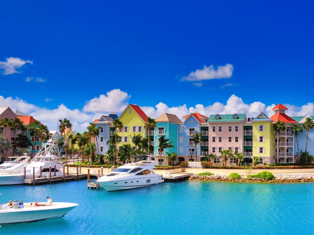 Port Day Guide: Nassau, Bahamas | The Common Traveler | image: colorful houses with boats in front