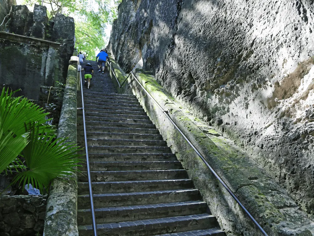 Port Day Guide: Nassau, Bahamas | The Common Traveler | image: Queen's Staircase
