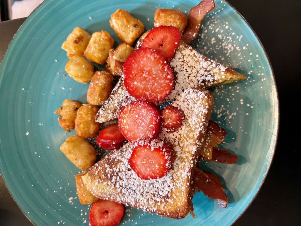 13+ Reasons to Spend a Weekend in Easton, Talbot County, MD | The Common Traveler | image: plate with nutella french toast with bacon covered in strawberries