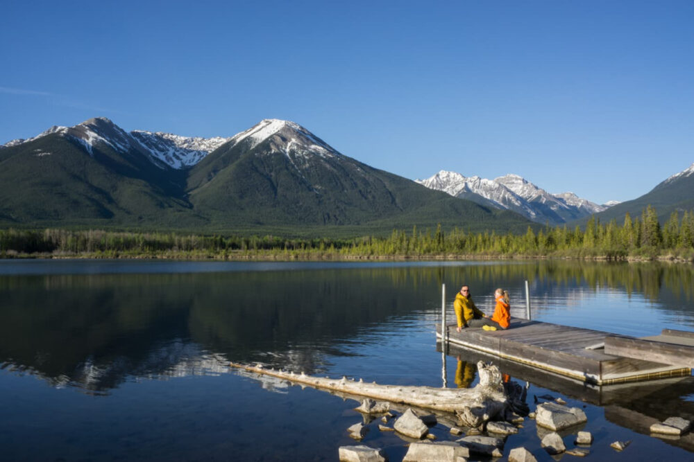 Banff Itinerary 7 Days | The Common Traveler | image: couple on pier on Vermillion Lakes