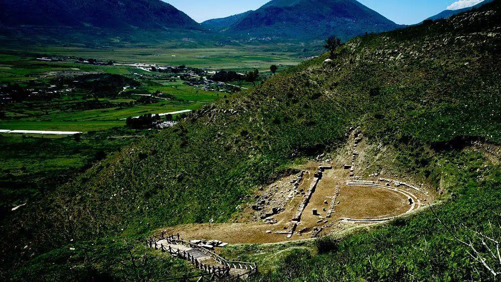 Port Day Guide: Saranda, Albania | The Common Traveler | image: ruins at Finiq