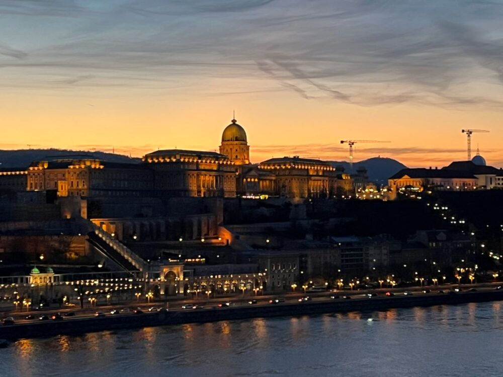 Budapest Tips for First-Time Visitors | The Common Traveler | image: Buda Castle at sunset