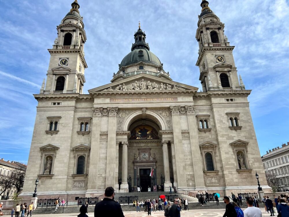 Budapest Tips for First-Time Visitors | The Common Traveler | image: St Stephen Basilica