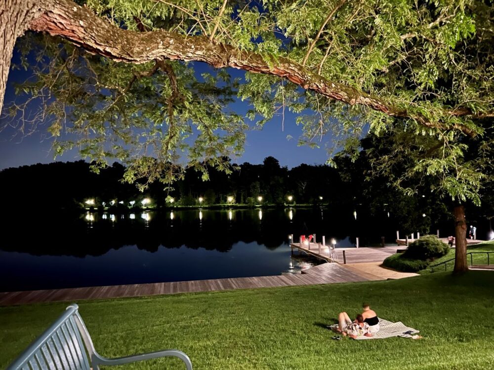 Howard County MD Weekend Adventure | The Common Traveler | image: couple on blanket near Columbia Lakefront Stage