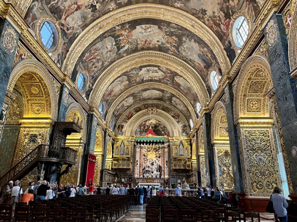 Port Day Guide: Valletta, Malta | The Common Traveler | image: inside of St. John's Co-Cathedral