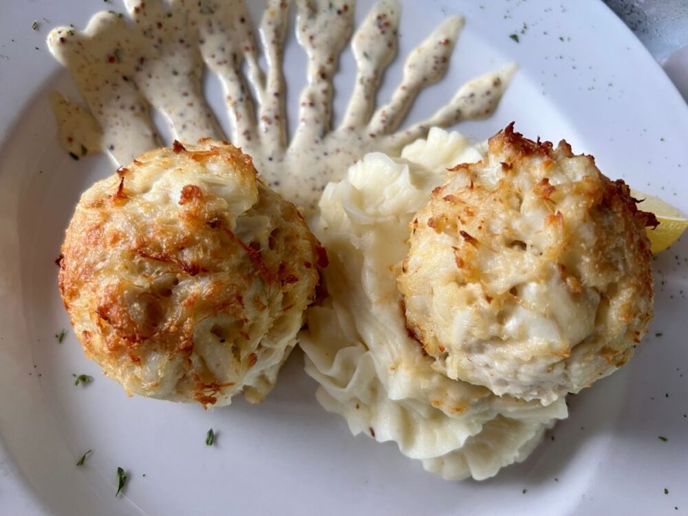 20 Things to Do on Kent Island, Queen Anne's County, MD | The Common Traveler | image: crab cakes