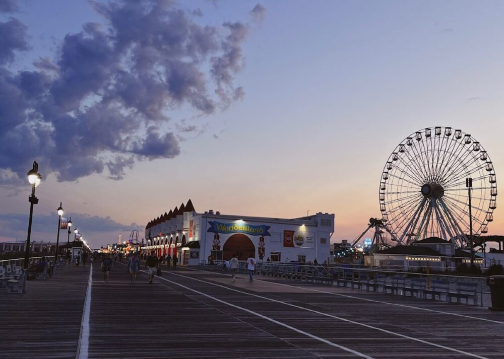 11 Best Things to Do in Ocean City NJ | The Common Traveler | image: Wonderland and ferris wheel