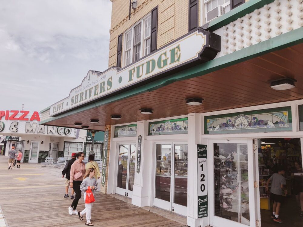 11 Best Things to Do in Ocean City NJ | The Common Traveler | image: fudge store