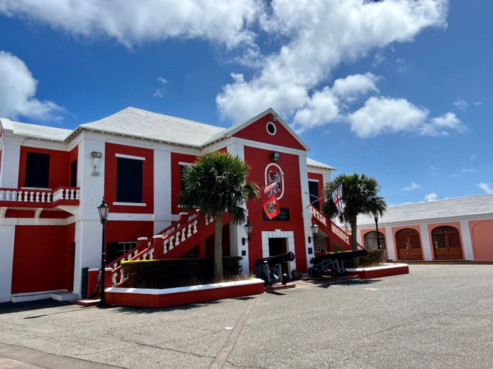 Visiting St. George's Bermuda On Your Own | The Common Traveler | image:  red government building on King's Square