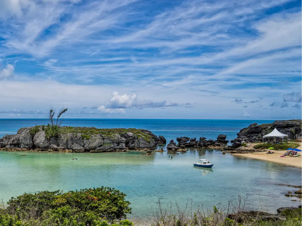 Visiting St. George's Bermuda On Your Own | The Common Traveler | image: Tobacco Bay beach and cove
