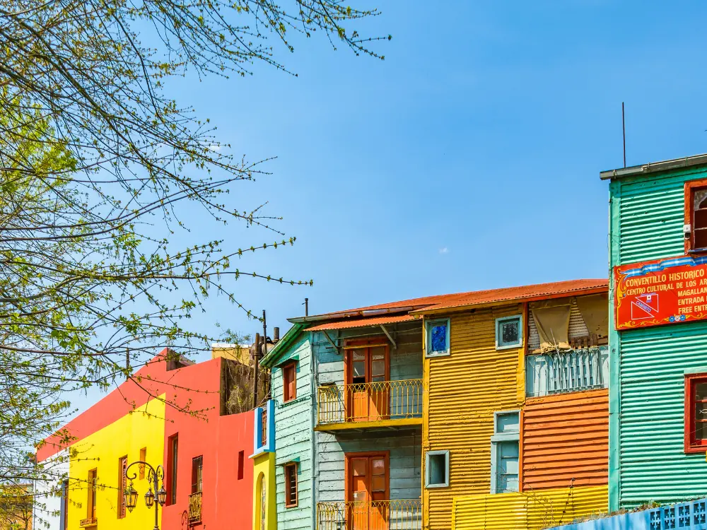 Buenos Aires Itinerary 24 or 48 Hours | The Common Traveler | image: colorful buildings in La Boca