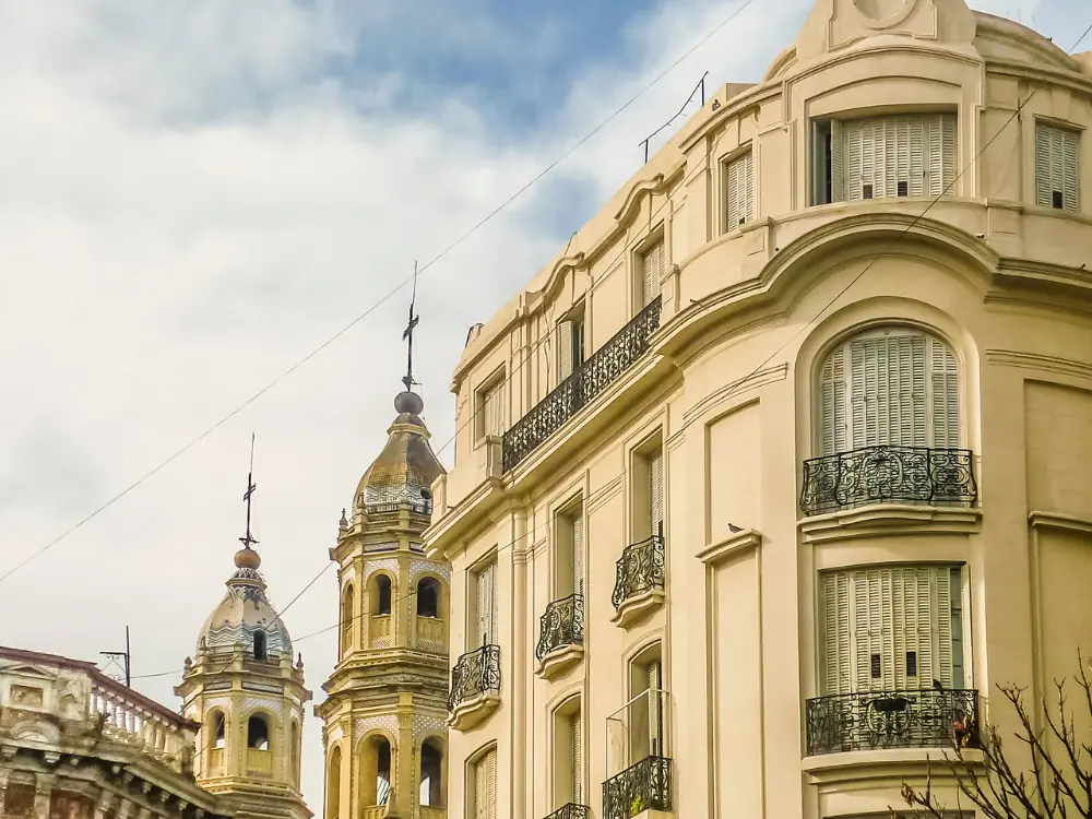 Buenos Aires Itinerary 24 or 48 Hours | The Common Traveler | image: historic buildings in San Telmo