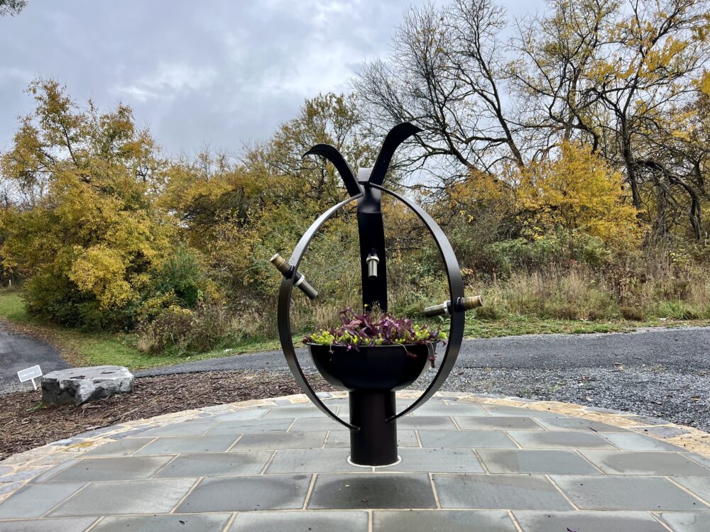 Weekend Itinerary: Best Things to Do in Winchester, VA | The Common Traveler | image: live sculpture at Museum of the Shenandoah Valley