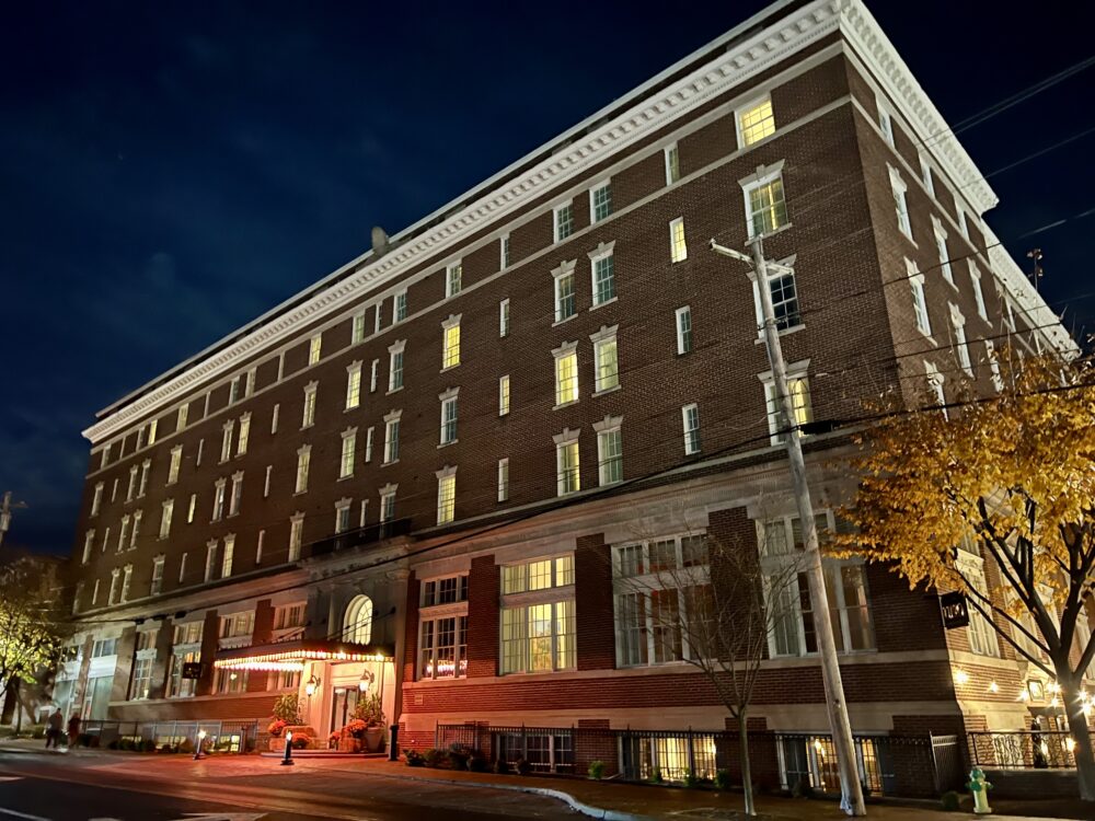 Weekend Itinerary: Best Things to Do in Winchester, VA | The Common Traveler | image: George Washington Hotel at night